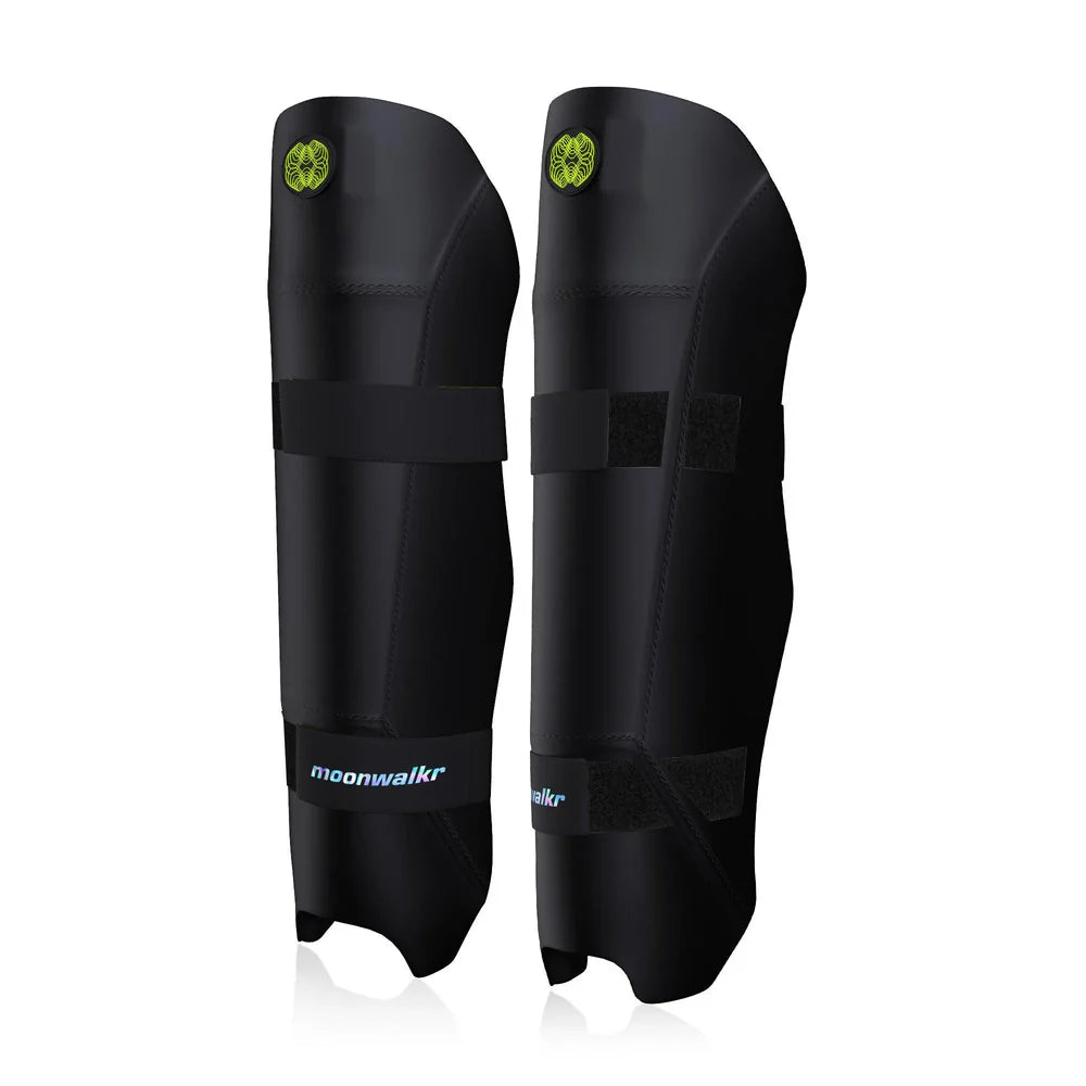 Moonwalkr 2.0 Black Keeping Shin Guards